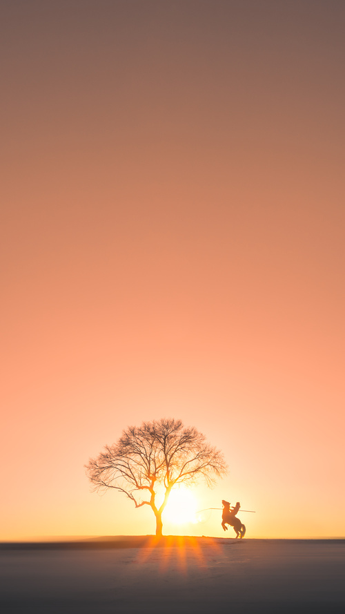 勇士后卫完成绝杀后队友热情拥抱,勇士组织后卫